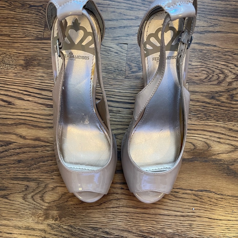 Fergalicious By Fergie Women’s Mona Neutral Patton Sling Back Dress Heels 10M - Picture 4 of 13